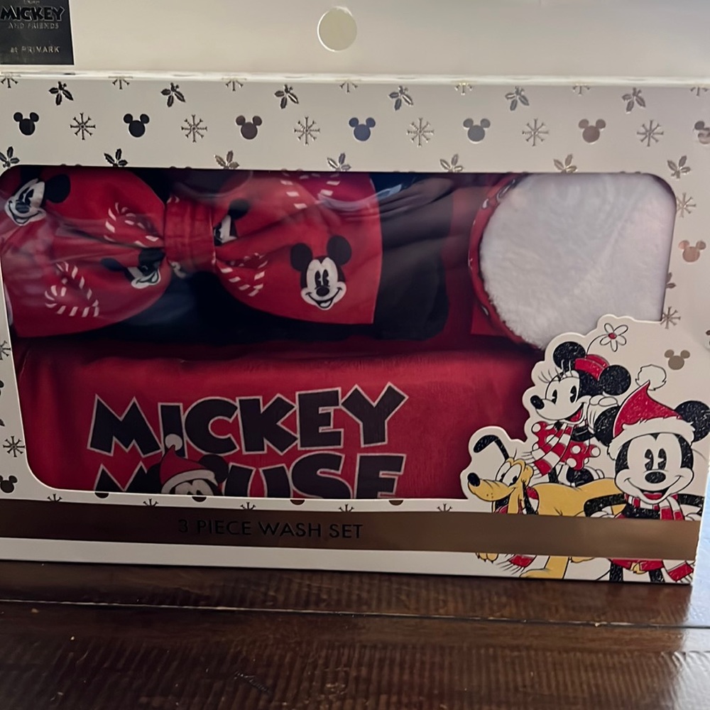 NIB Mickey Mouse 3 Piece Wash Set